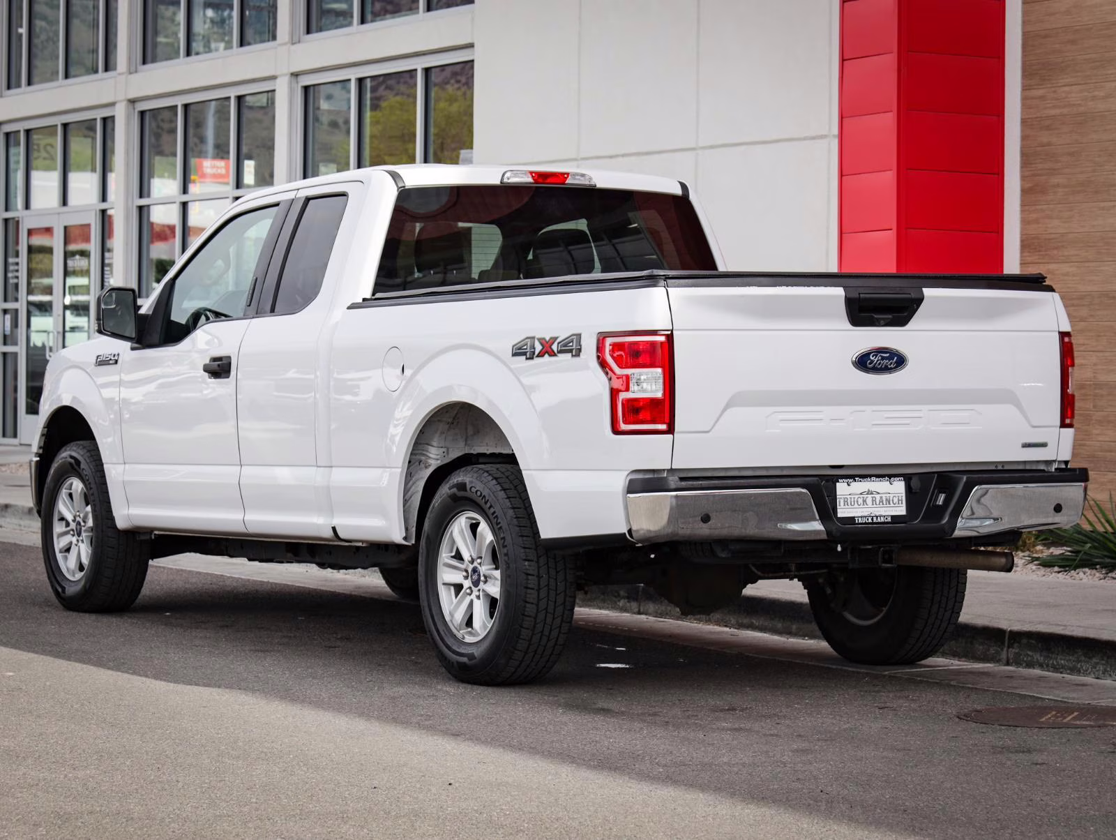 2019 Oxford White Ford F-150 XLT 4X4 Truck