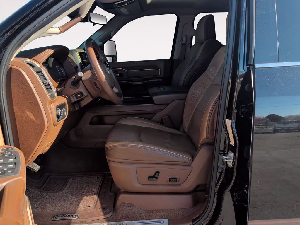 2024 Diamond Black Crystal Pearlcoat Ram 3500 Limited Longhorn 4X4 Truck