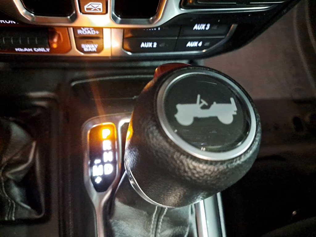 2024 Granite Crystal Metallic Clearcoat Jeep Wrangler Rubicon w/Tech & 35in Tire Pkg 4X4 SUV