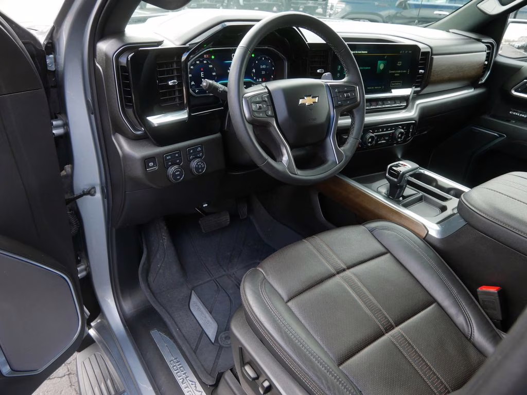 2025 Sterling Gray Metallic Chevrolet Silverado 1500 High Country 4X4 Truck