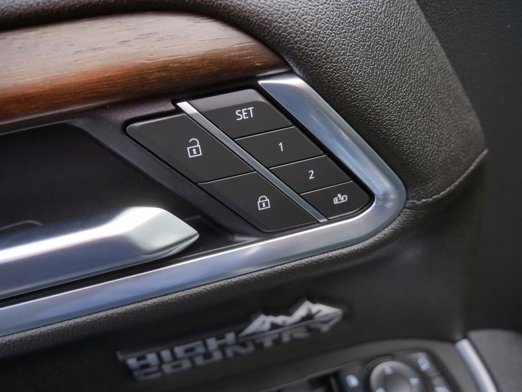 2025 Sterling Gray Metallic Chevrolet Silverado 1500 High Country 4X4 Truck