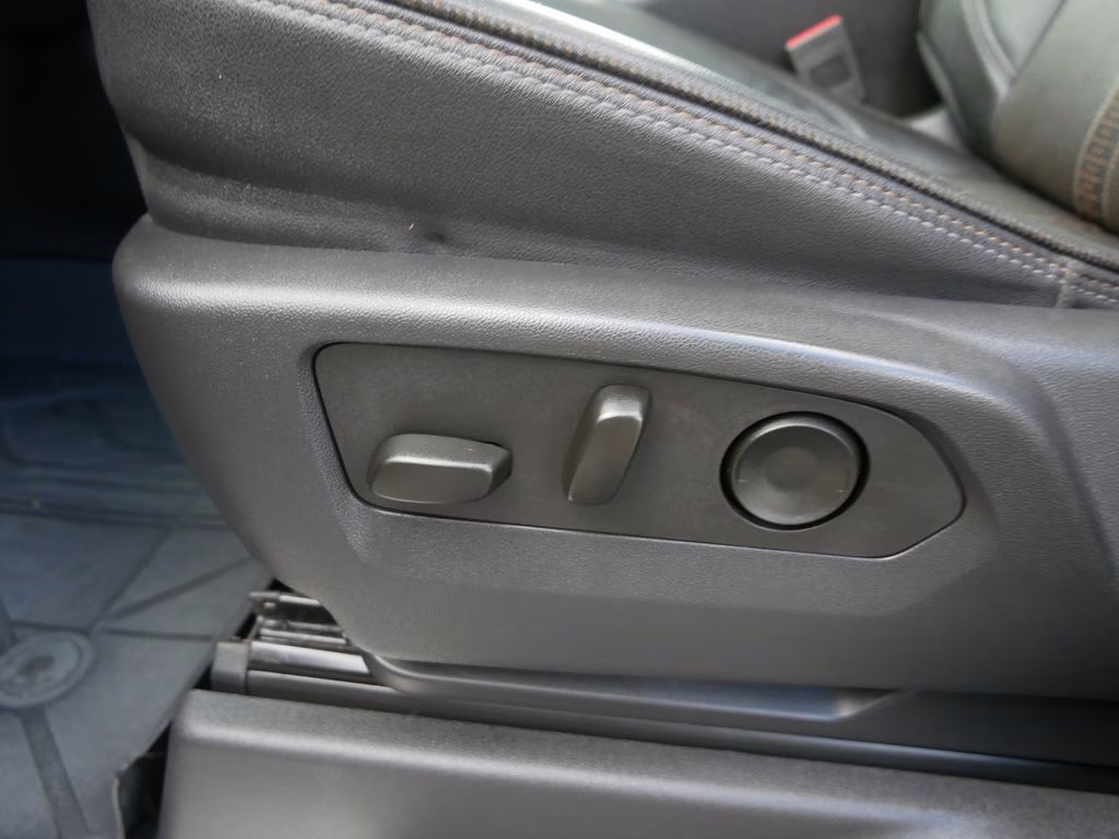 2025 Sterling Gray Metallic Chevrolet Silverado 1500 High Country 4X4 Truck