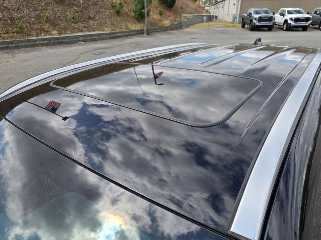 2021 Midnight Black Metallic Toyota Highlander XLE AWD SUV