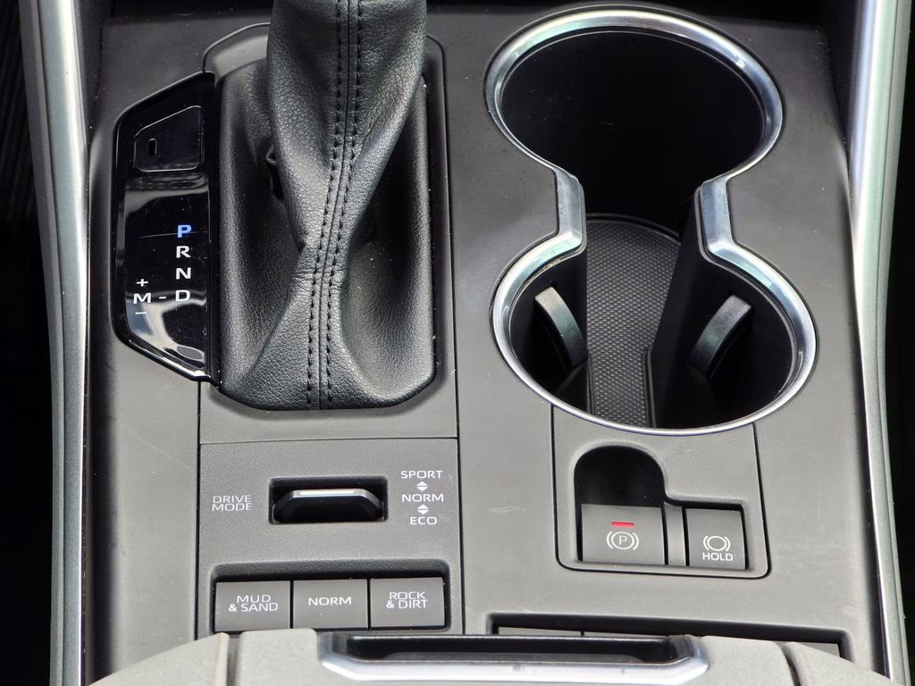 2021 Midnight Black Metallic Toyota Highlander XLE AWD SUV