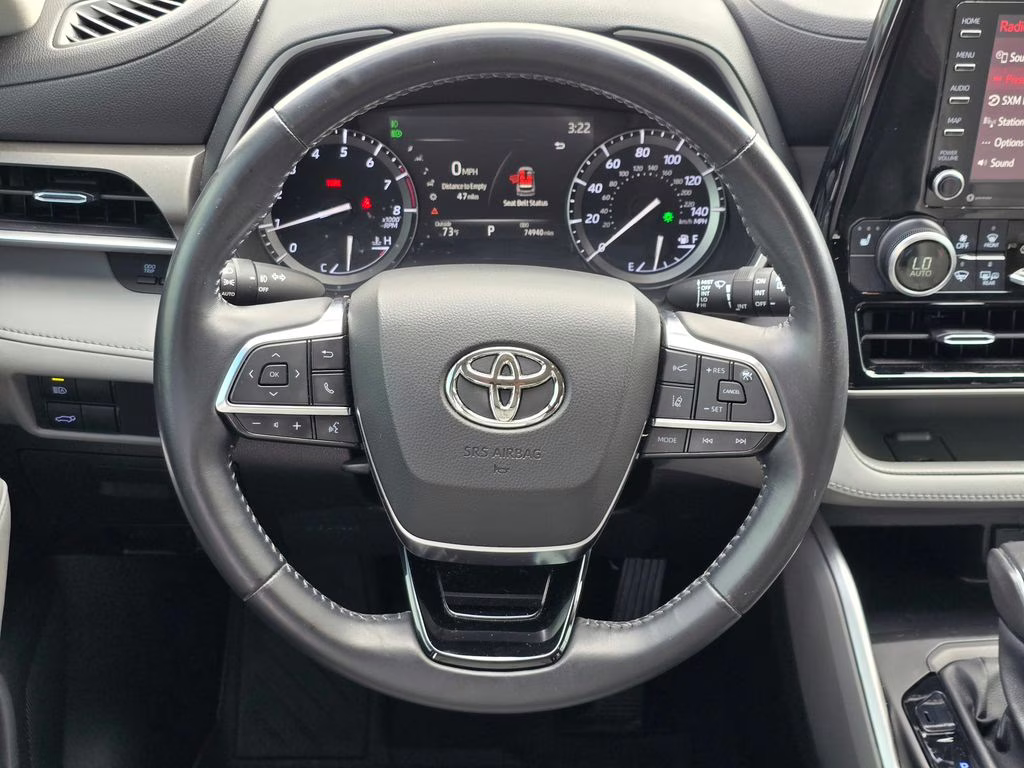 2021 Midnight Black Metallic Toyota Highlander XLE AWD SUV