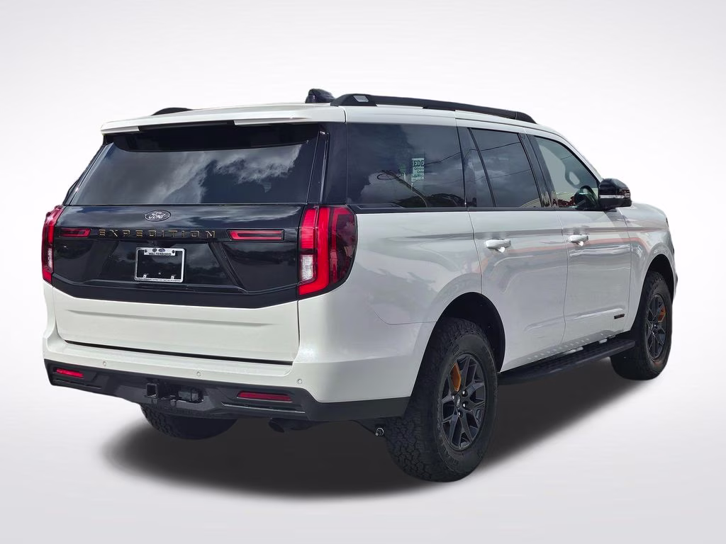 2026 Star White Metallic Tri-Coat Ford Expedition Tremor 4X4 SUV