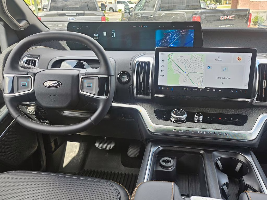 2026 Star White Metallic Tri-Coat Ford Expedition Tremor 4X4 SUV