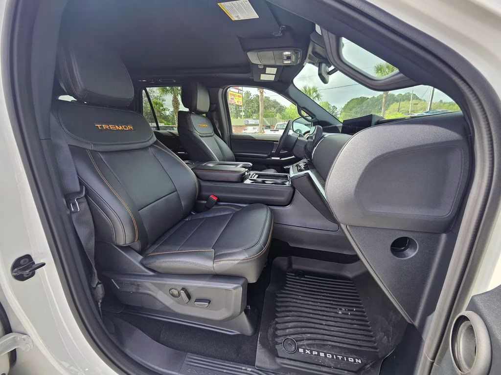 2026 Star White Metallic Tri-Coat Ford Expedition Tremor 4X4 SUV
