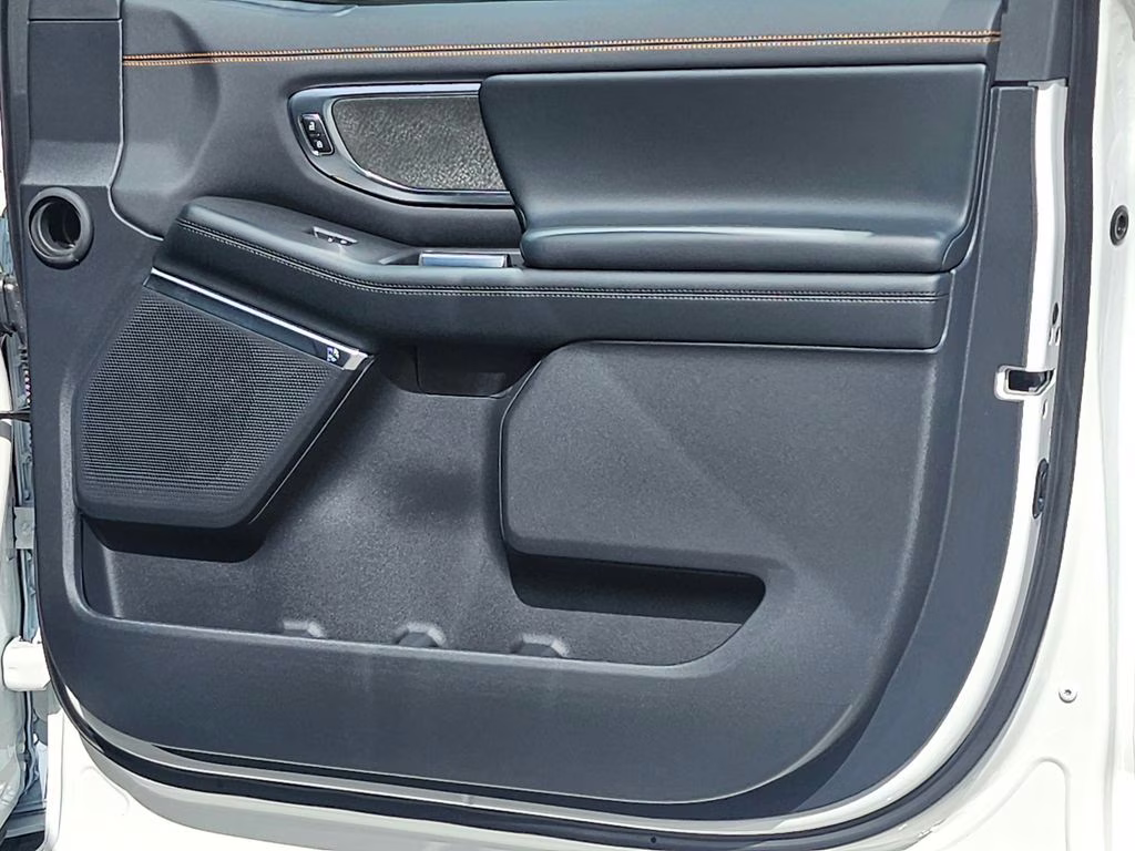 2026 Star White Metallic Tri-Coat Ford Expedition Tremor 4X4 SUV