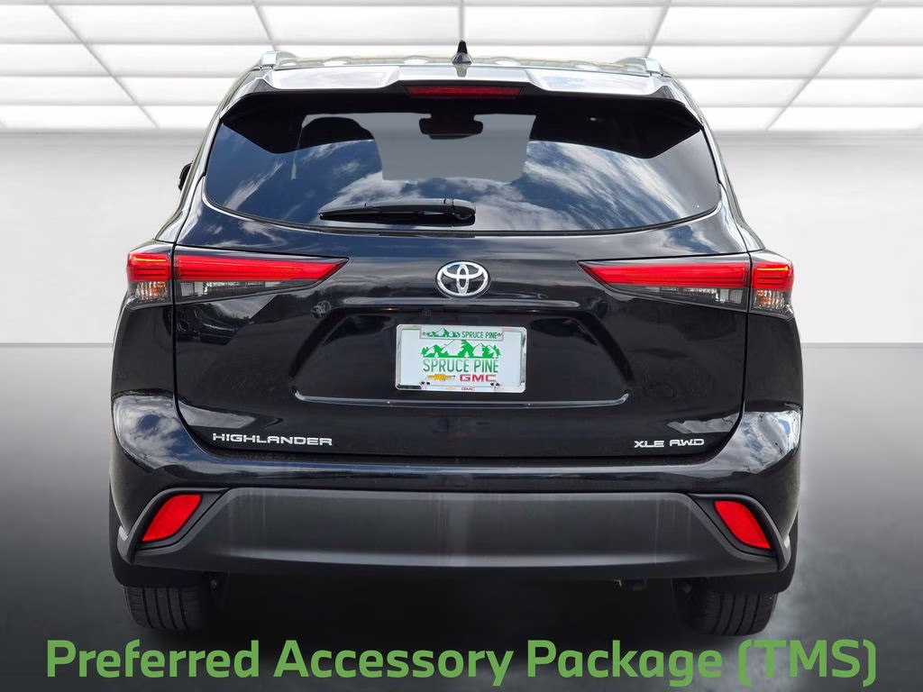 2021 Midnight Black Metallic Toyota Highlander XLE AWD SUV