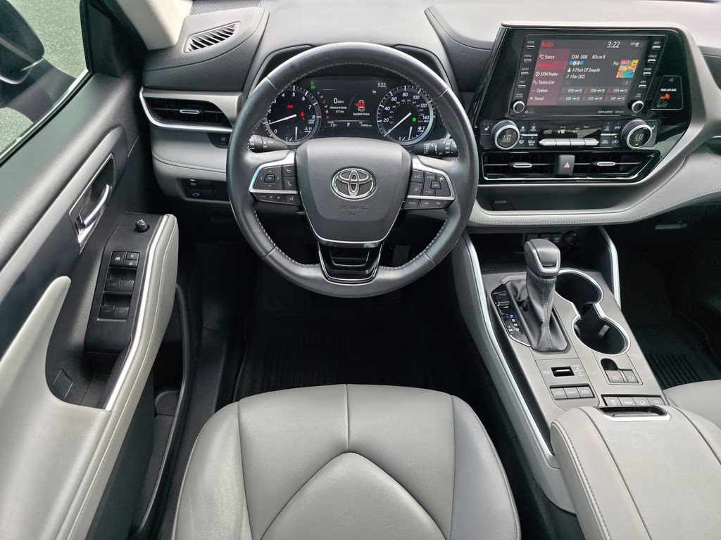 2021 Midnight Black Metallic Toyota Highlander XLE AWD SUV