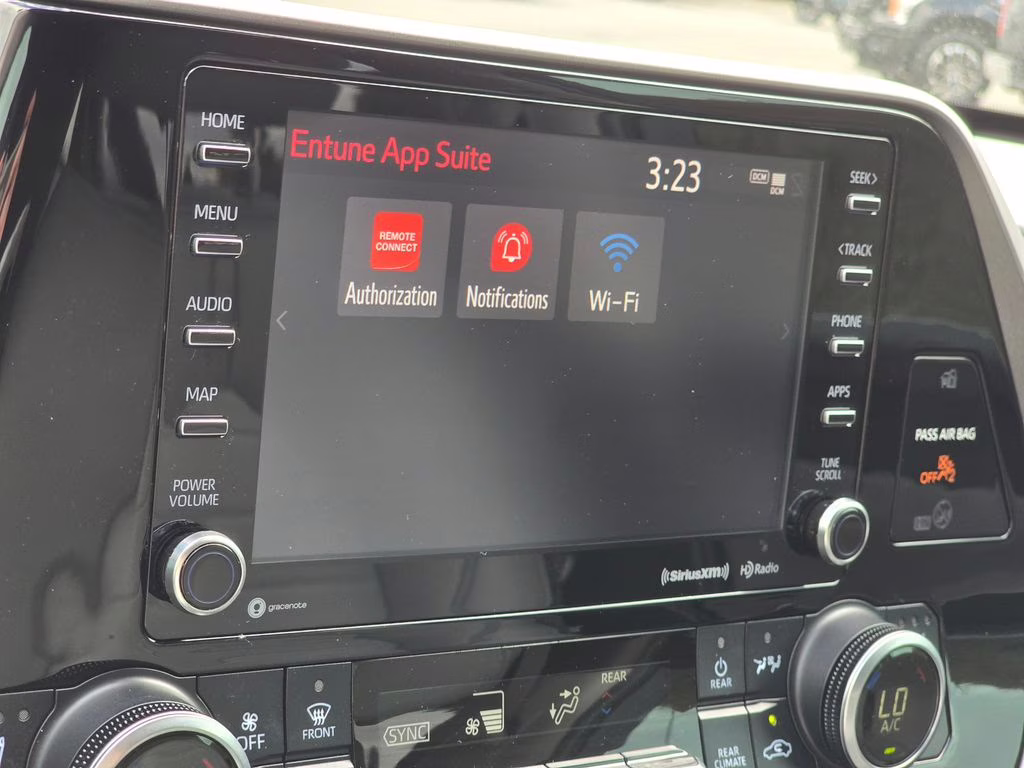 2021 Midnight Black Metallic Toyota Highlander XLE AWD SUV