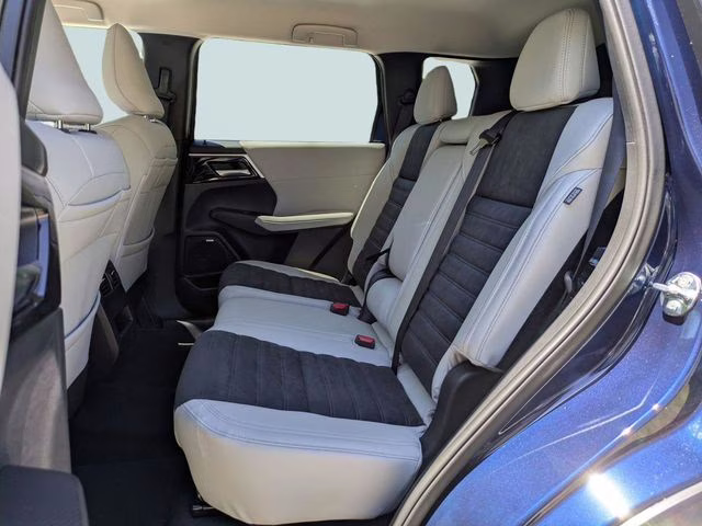 2026 Cosmic Blue Metallic Mitsubishi Outlander SE FWD SUV