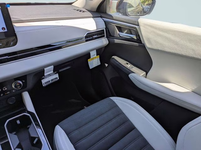 2026 Cosmic Blue Metallic Mitsubishi Outlander SE FWD SUV