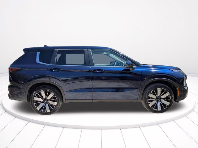 2026 Cosmic Blue Metallic Mitsubishi Outlander SE FWD SUV