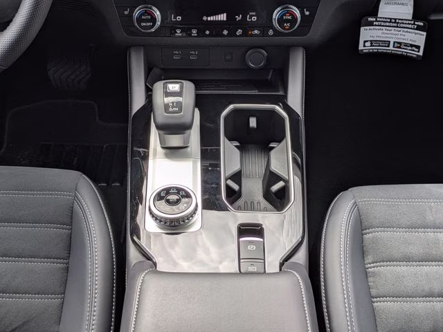 2026 White Diamond Mitsubishi Outlander SE FWD SUV