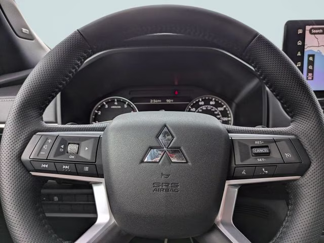 2026 White Diamond Mitsubishi Outlander SE FWD SUV