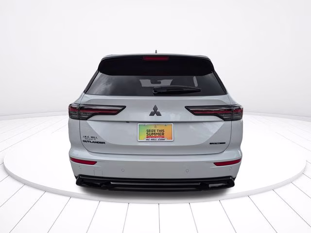 2026 White Diamond Mitsubishi Outlander SE FWD SUV