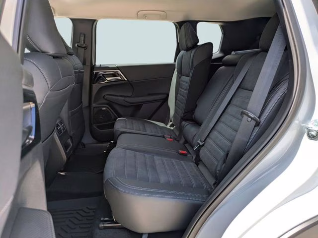 2026 E85/33j Mitsubishi Outlander SE FWD SUV