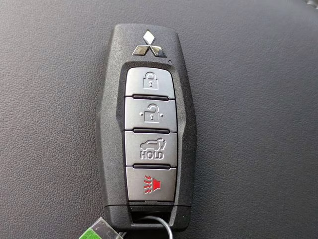 2026 E85/33j Mitsubishi Outlander SE FWD SUV