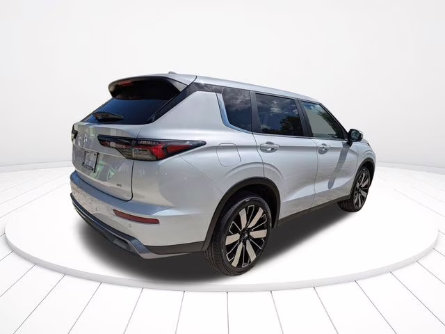 2026 E85/33j Mitsubishi Outlander SE FWD SUV