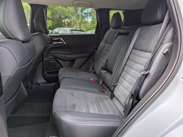 2026 White Diamond Mitsubishi Outlander SE FWD SUV