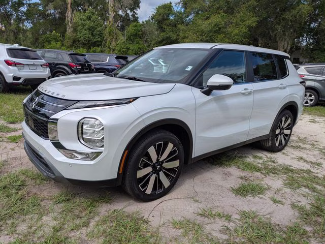 2026 White Diamond Mitsubishi Outlander SE FWD SUV