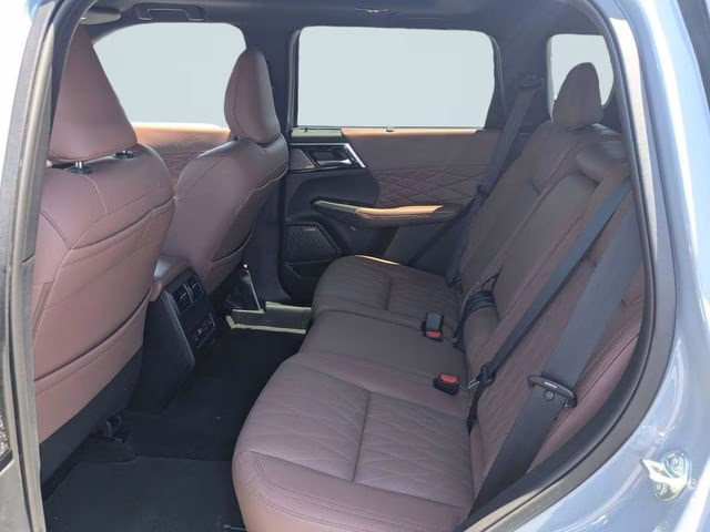 2025 Moonstone Gray Metallic/Black Roof Mitsubishi Outlander SEL FWD SUV