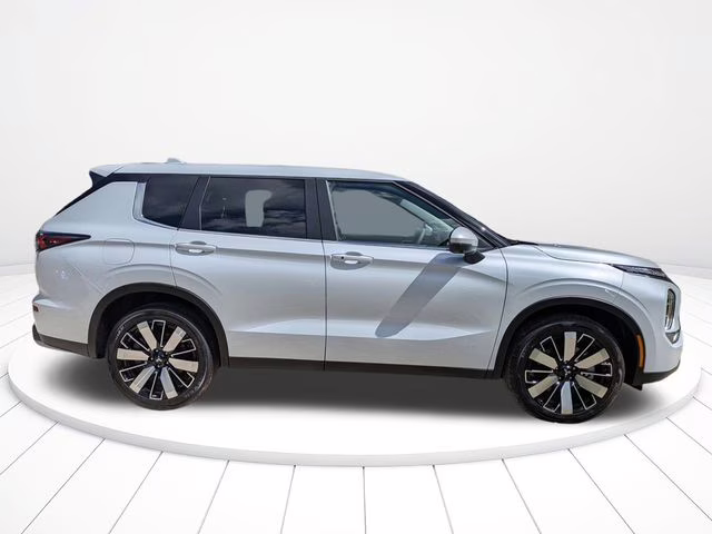 2026 E85/33j Mitsubishi Outlander SE FWD SUV