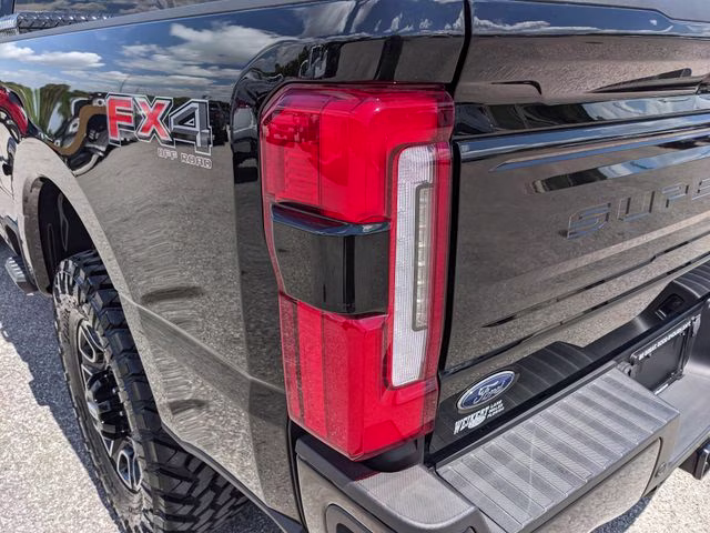 2025 Agate Black Metallic Ford Super Duty F-350 SRW Platinum 4X4 Truck