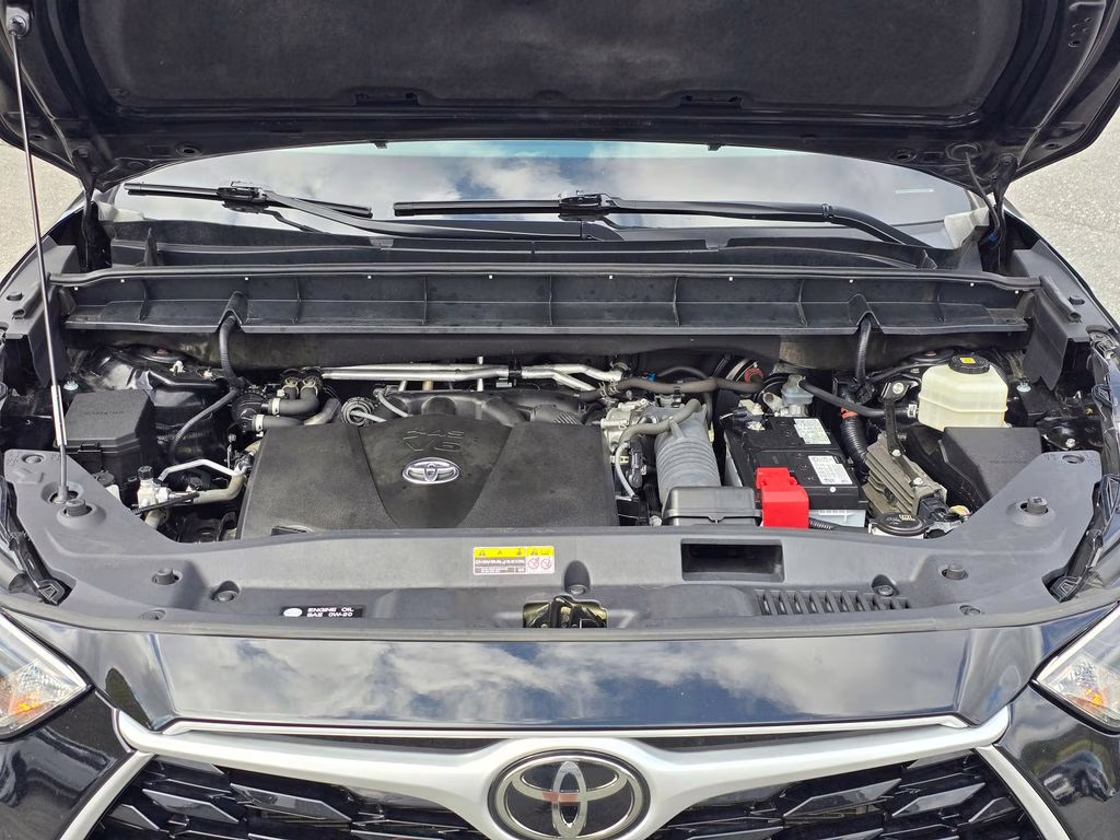 2021 Midnight Black Metallic Toyota Highlander XLE AWD SUV