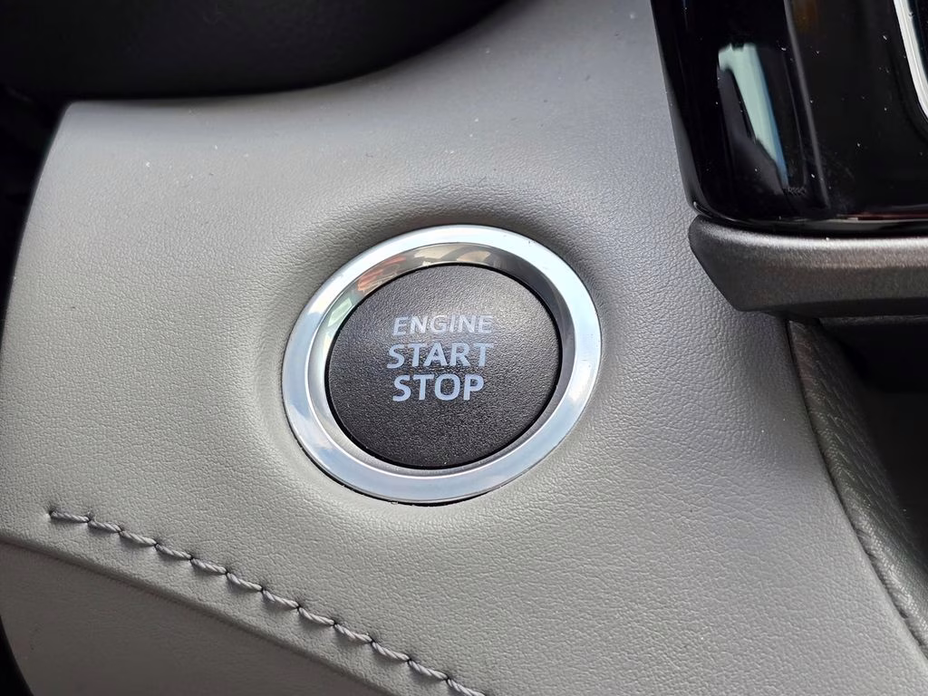 2021 Midnight Black Metallic Toyota Highlander XLE AWD SUV