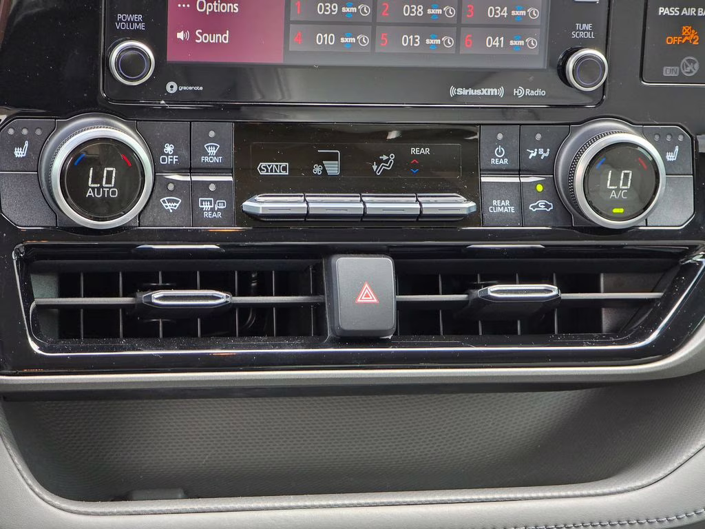 2021 Midnight Black Metallic Toyota Highlander XLE AWD SUV