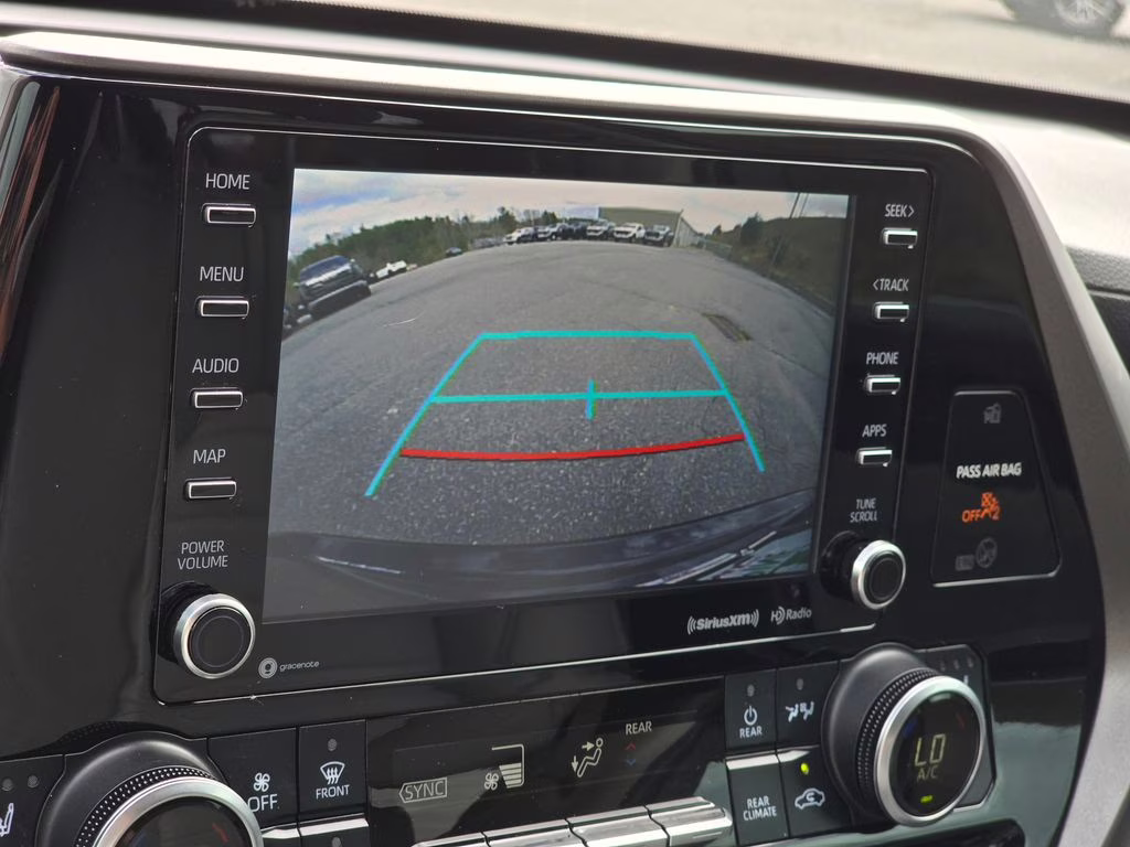 2021 Midnight Black Metallic Toyota Highlander XLE AWD SUV