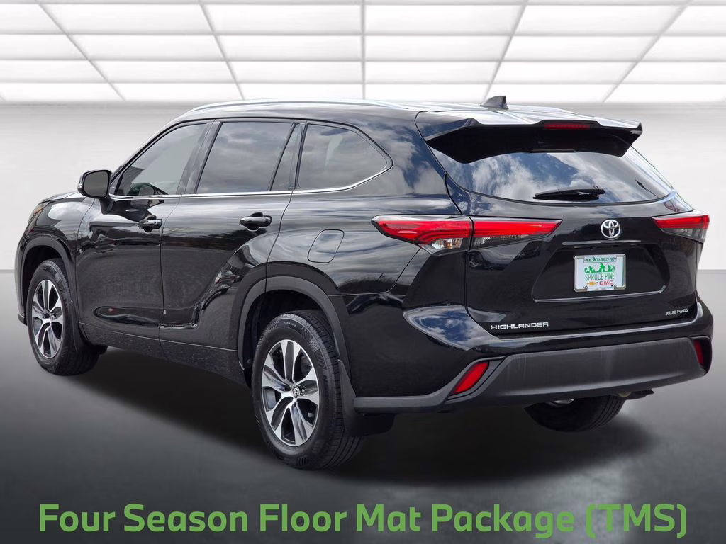 2021 Midnight Black Metallic Toyota Highlander XLE AWD SUV