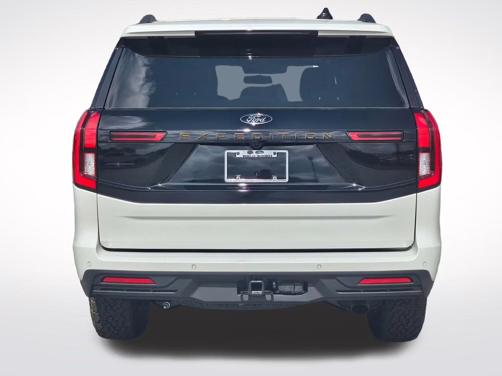 2026 Star White Metallic Tri-Coat Ford Expedition Tremor 4X4 SUV