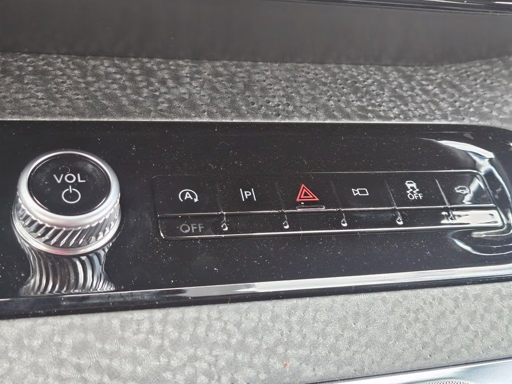 2026 Star White Metallic Tri-Coat Ford Expedition Tremor 4X4 SUV