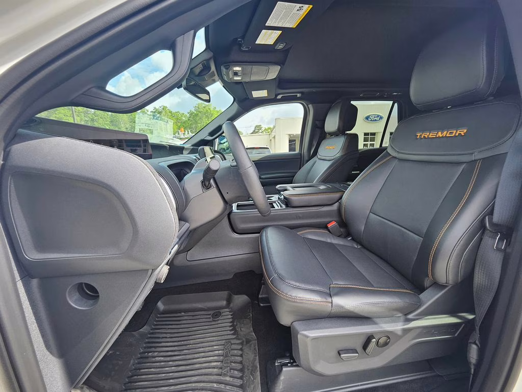 2026 Star White Metallic Tri-Coat Ford Expedition Tremor 4X4 SUV