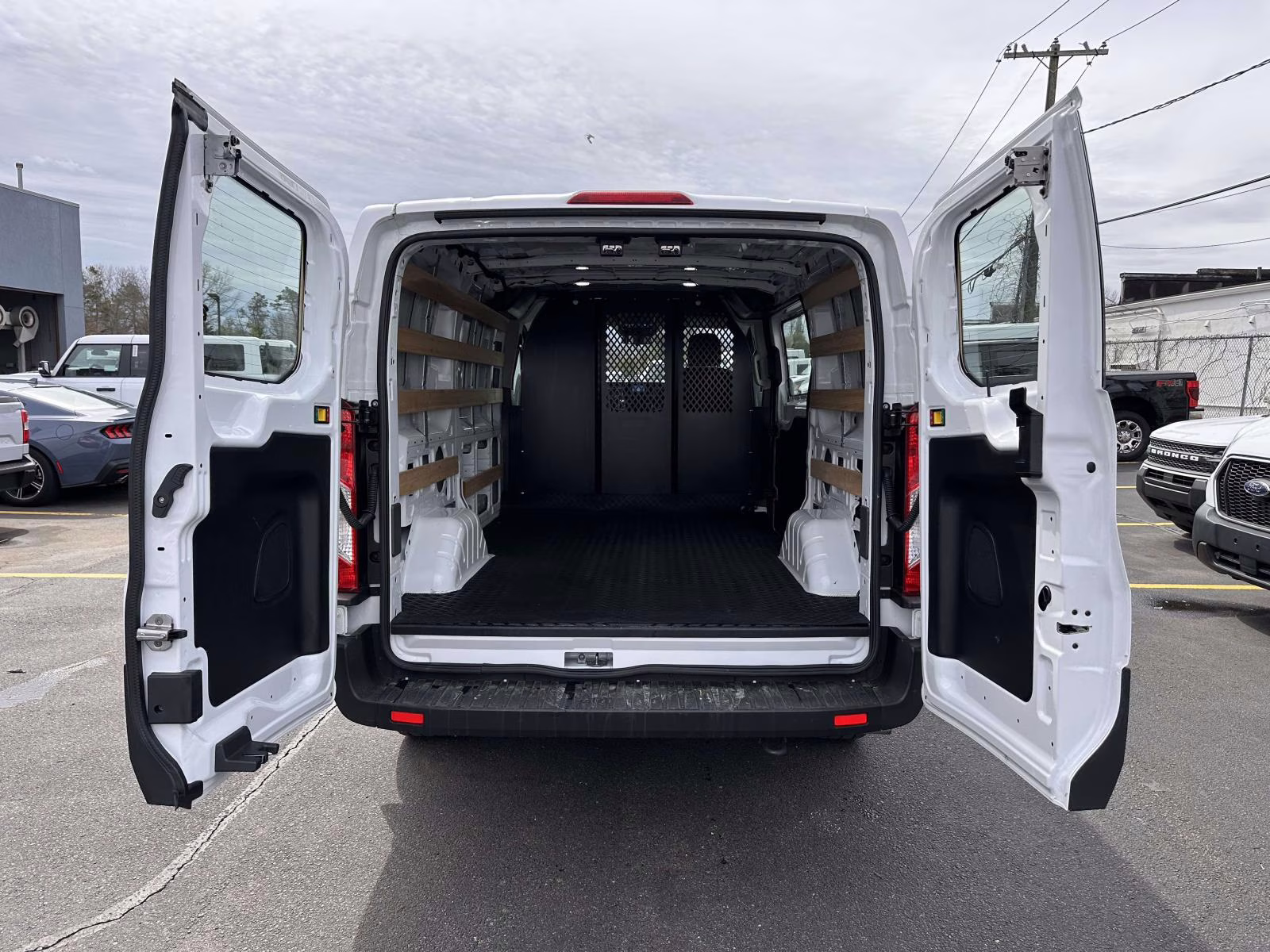 2024 Oxford White Ford Transit Cargo Van T-250 130 Low Rf 9070 GVWR RWD RWD Van