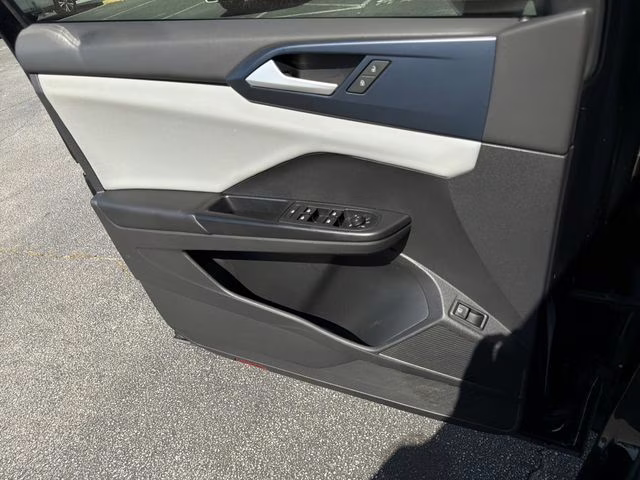 2022 Black Volkswagen Taos 1.5T SE FWD SUV