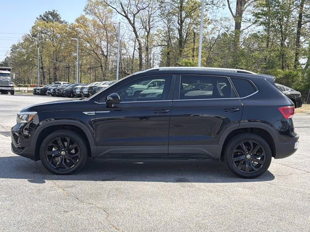 2022 Black Volkswagen Taos 1.5T SE FWD SUV