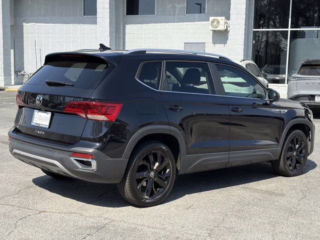 2022 Black Volkswagen Taos 1.5T SE FWD SUV