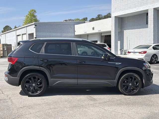 2022 Black Volkswagen Taos 1.5T SE FWD SUV