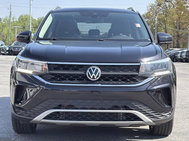 2022 Black Volkswagen Taos 1.5T SE FWD SUV