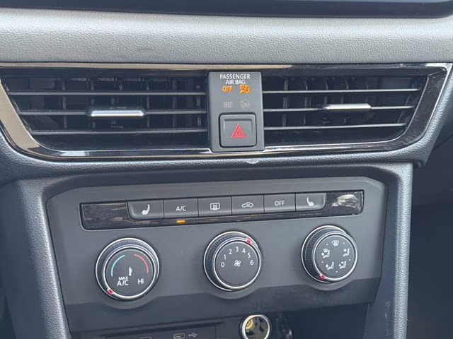 2022 Black Volkswagen Taos 1.5T SE FWD SUV