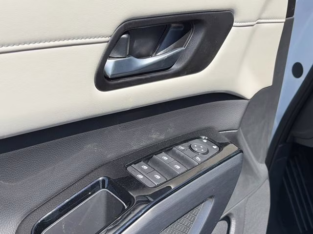 2026 Everest White Pearl Tricoat Nissan Pathfinder SL 4X4 SUV