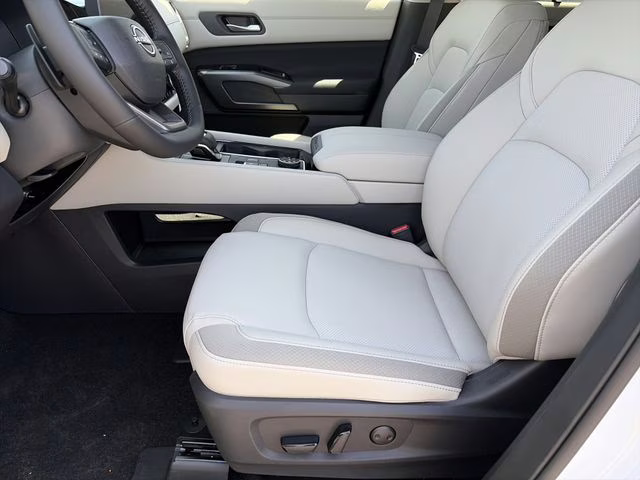 2026 Everest White Pearl Tricoat Nissan Pathfinder SL 4X4 SUV