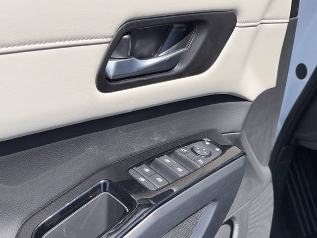 2026 Everest White Pearl Tricoat Nissan Pathfinder SL 4X4 SUV
