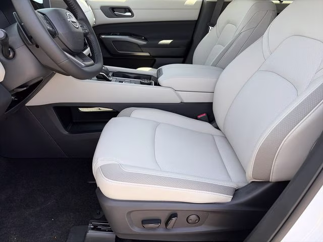 2026 Everest White Pearl Tricoat Nissan Pathfinder SL 4X4 SUV