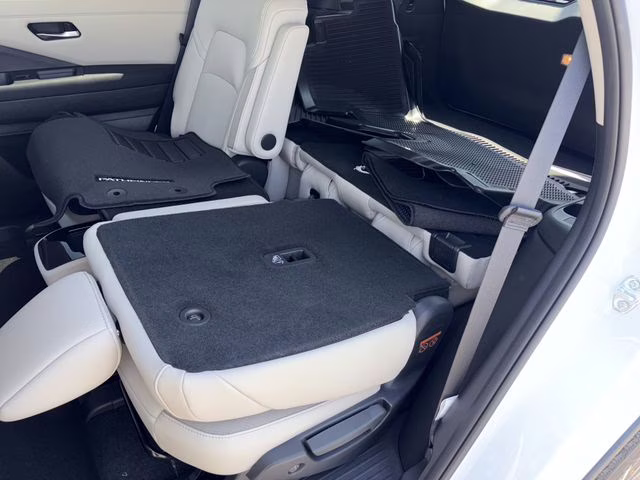 2026 Everest White Pearl Tricoat Nissan Pathfinder SL 4X4 SUV